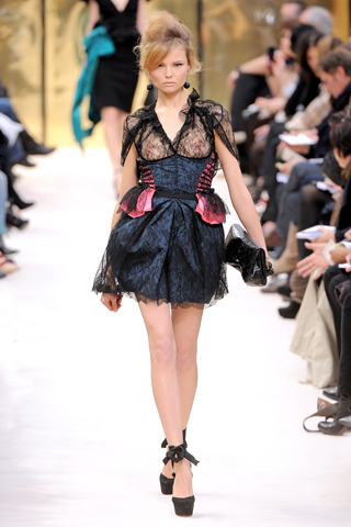 Vestido corto gasas combinadas con recortes Louis Vuitton